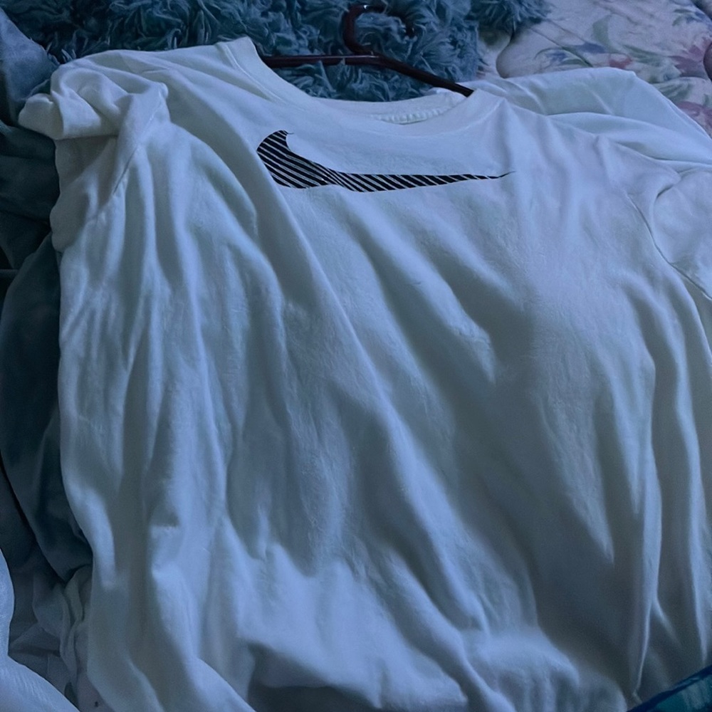 kids large nike white shirt
